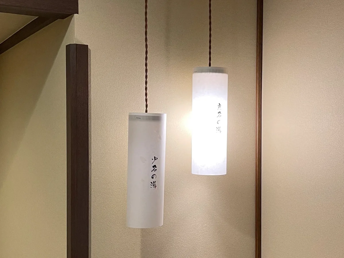 館内廊下に設置された貸切風呂のランプ